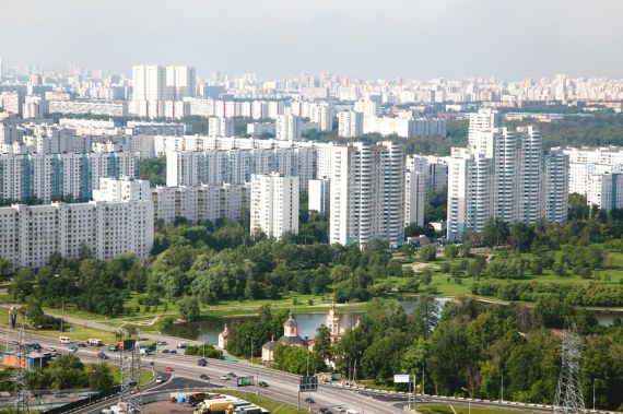 Спрос на покупку жилья в Москве снизился, на аренду – вырос