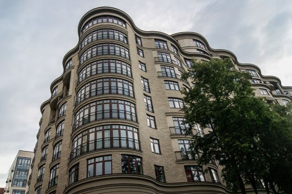 Долларовая стоимость аренды элитного жилья в Москве снизилась на 16%