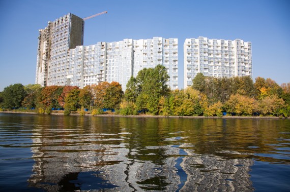 Цены на квартиры в новостройках Москвы и Подмосковья почти сравнялись – эксперт