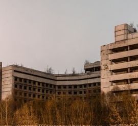40 бывших больниц и школ Москвы отдадут под торговые центры и офисы
